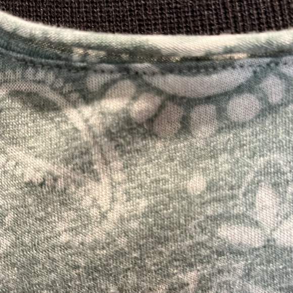 green top - Picture 5 of 6